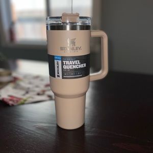 Stanley thirst quencher in driftwood!